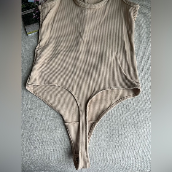 Abercrombie & Fitch Soft A&F Ribbed Henley Tank Bodysuit In Tan Size S - Picture 6 of 10